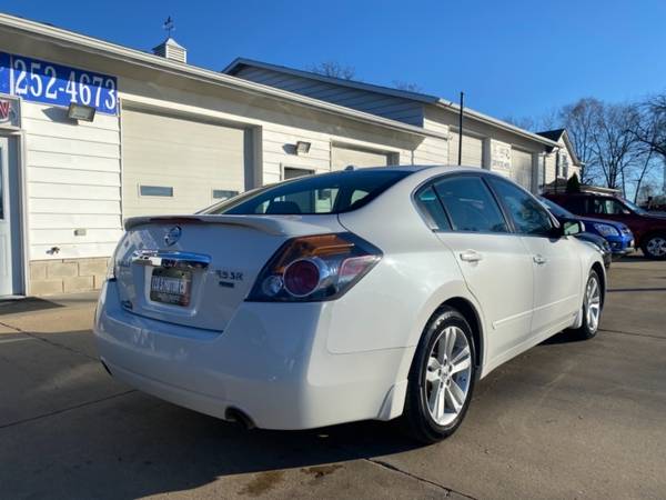 2012 Nissan Altima 4dr Sdn V6 CVT 3.5 SR - cars & trucks - by dealer... for sale in Waterloo, IA – photo 3