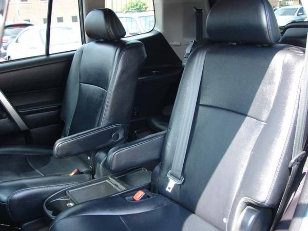 2012 Toyota Highlander 4WD 4dr. THIRD ROW SEATING . Guaranteed Credit for sale in South Bend, IN – photo 19