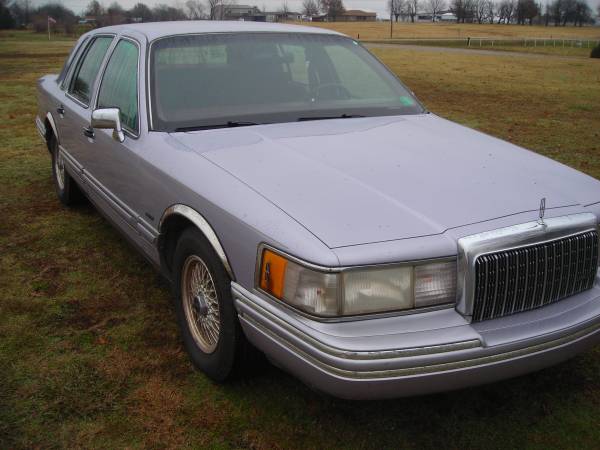 1994 Lincoln Town Car - cars & trucks - by owner - vehicle... for sale in Owasso, OK – photo 2