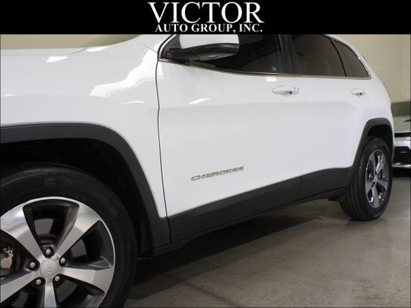 2019 Jeep Cherokee Limited 4WD - - by dealer - vehicle for sale in Batavia, IL – photo 6