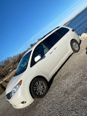 Toyota Sienna 2017 for sale in Springfield, IL – photo 3