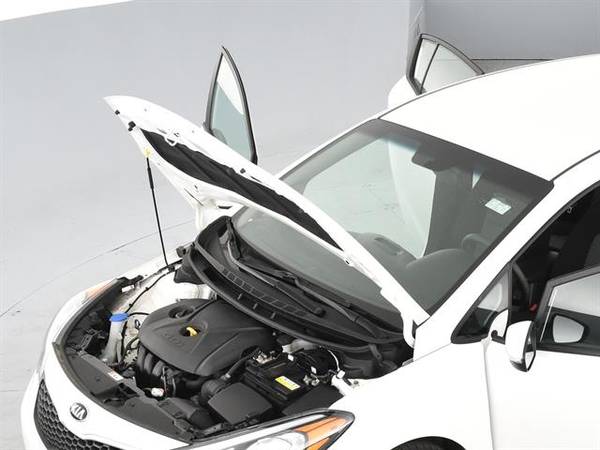 2016 Kia Forte5 LX Hatchback 4D hatchback White - FINANCE ONLINE for sale in Arlington, District Of Columbia – photo 4