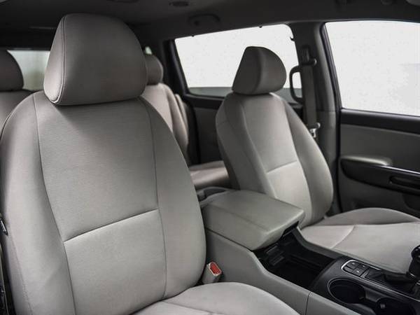 2015 Kia Sedona LX Minivan 4D mini-van MAROON - FINANCE ONLINE for sale in San Antonio, TX – photo 5