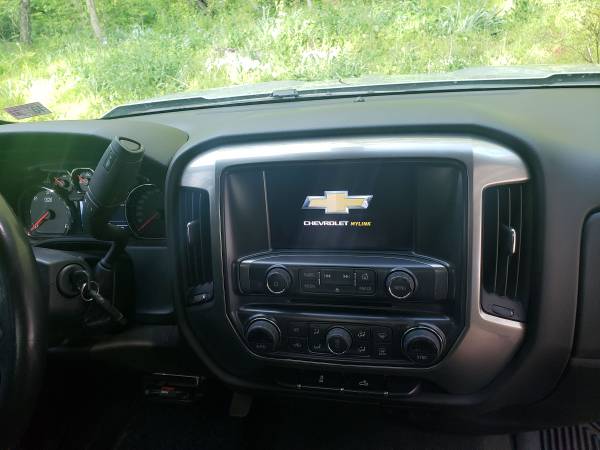 2018 4x4 Chevrolet Silverado crew cab pickup truck for sale in Harrisonburg, VA – photo 3