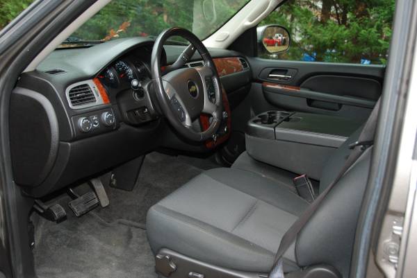 2012 Chevrolet Tahoe, 37k miles, 4WD, Gray - cars & trucks - by... for sale in Morrisville, VA – photo 11
