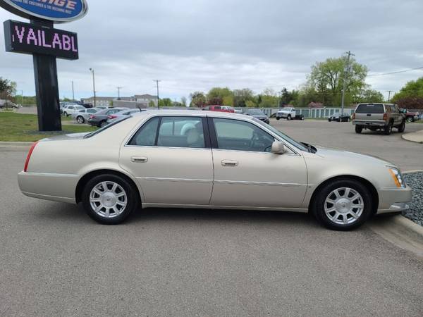 2008 Cadillac DTS Luxury III 4dr Sedan ONLY 46K MILES - cars & for sale in Faribault, MN – photo 9
