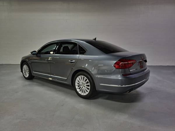 2016 Volkswagen Passat SE 1.8t LOADED - cars & trucks - by dealer -... for sale in Northbrook, IL – photo 3