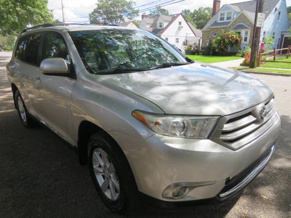 2011 Toyota Highlander 4WD 129K BACK UP CAMERA HEATED LEATHER SUNROOF for sale in Baldwin, NY – photo 3