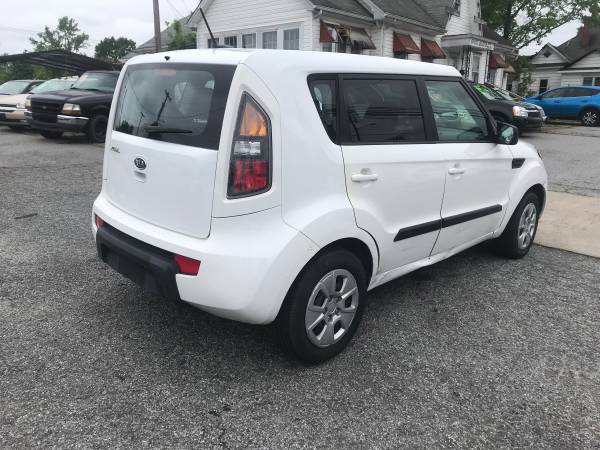 2011 KIA SOUL 4CYL 5SPEED MANUAL 94000 miles - cars & trucks - by... for sale in Thomasville, NC – photo 4
