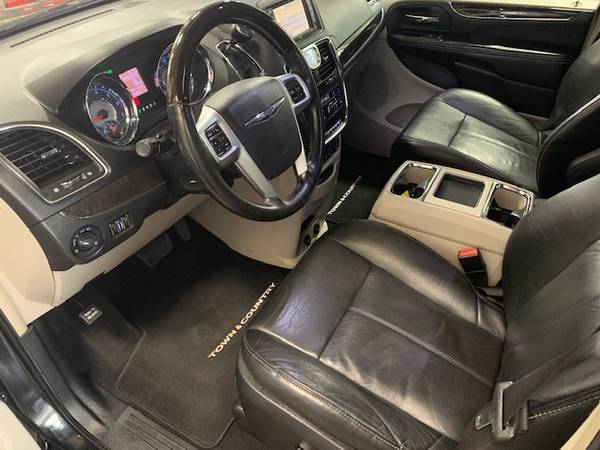 2012 Chrysler Town & Country! Limited! Htd Lthr! DVD! Bckup Cam! for sale in Suamico, WI – photo 5