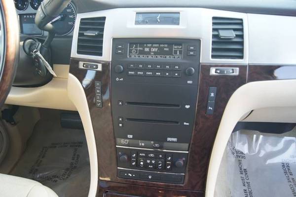 2007 Cadillac Escalade Base AWD LOW 89K MILES LOADED WARRANTY with for sale in Carmichael, CA – photo 20