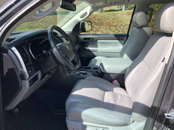 2018 Toyota Sequoia SR5 4WD - 5 7L V8, Leather, Third Row, Loaded for sale in Kirkland, WA – photo 9
