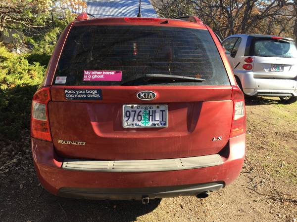 2007 Kia Rondo LX Wagon 4D - cars & trucks - by owner - vehicle... for sale in Ashland, OR – photo 4