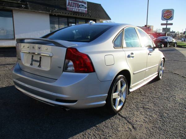2009 Volvo S40 T5 R Design 4dr Sedan ***EXTRA NICE*** - cars &... for sale in Jeffersonville, KY – photo 3