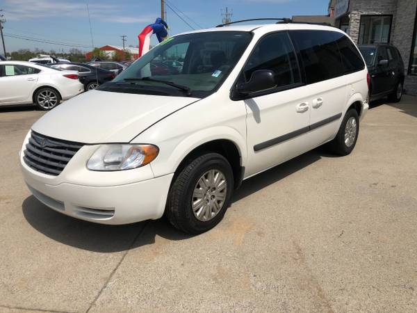 2007 Chrysler Town Country SWB 4dr Wgn for sale in NICHOLASVILLE, KY – photo 3