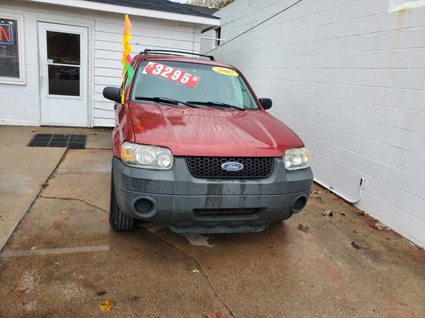 2007 Ford Escape 2WD Runs Great - cars & trucks - by dealer -... for sale in Highland, IL – photo 3