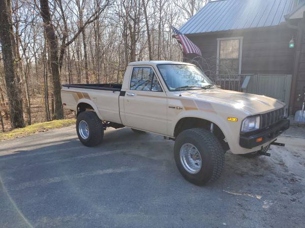 1982 SR5 Toyota 4x4 longbed pickup 5 speed 22r - - by for sale in INDIAN MOUND, TN – photo 3