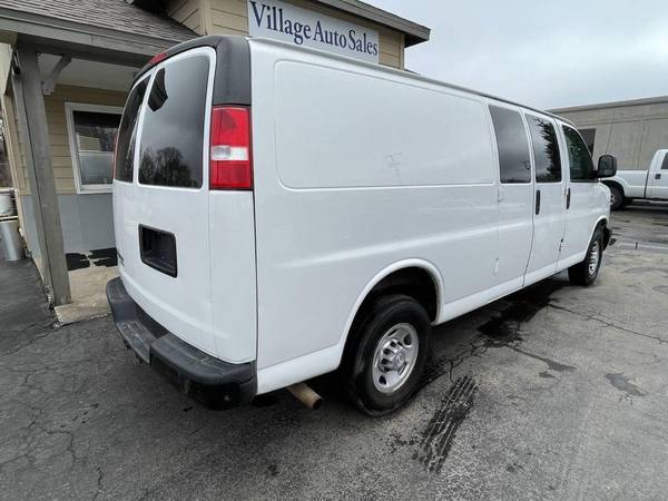 2015 CHEVROLET EXPRESS G3500 - - by dealer - vehicle for sale in Shawnee, MO – photo 3