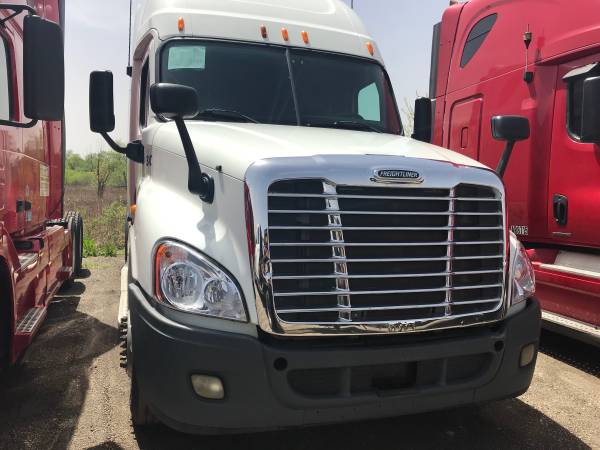 2012 Freightliner Cascadia for sale in Grayslake, IL – photo 2