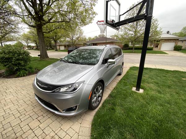 2020 Chrysler Pacifica Limited - Loaded for sale in Schiller Park, IL – photo 19