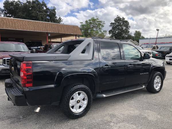 2011 Chevrolet Avalanche LT Z71 4X4 - One Owner - WE FINANCE! - cars... for sale in Jacksonville, FL – photo 7