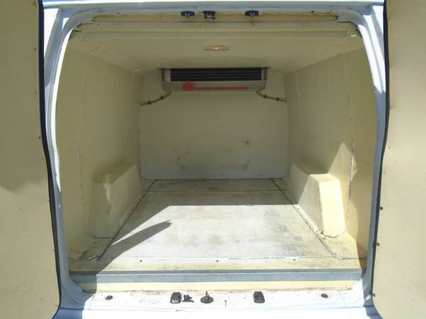 2004 FORD E150 REFRIGERATOR CARGO VAN WORK TRUCK LOW MILES - cars & for sale in Phoenix, TX – photo 4