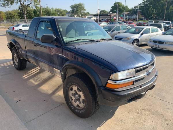 2000 Chevrolet S-10 - cars & trucks - by dealer - vehicle automotive... for sale in Lincoln, NE – photo 4