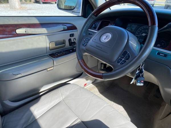 2004 LINCOLN TOWN CAR ***69,000 MILES***NO ACCIDENT LUXURY SEDAN... for sale in VALLLEY FALLS, KS – photo 12