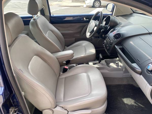 2006 Volkswagen new beetle 2 5 L hatchback sunroof heated seats for sale in Brooklyn, NY – photo 14