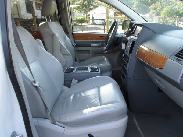 2008 Chrysler T&C Limited for sale in The Dalles, OR – photo 15
