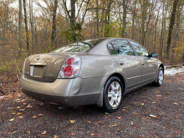 2005 NISSAN ALTIMA 2.5 S 94,000 MILES - cars & trucks - by owner -... for sale in Taunton, RI – photo 2