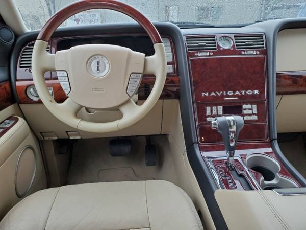 2006 Lincoln Navigator Luxury 3rd Row Seat Clean Carfax and Free for sale in Angleton, TX – photo 15