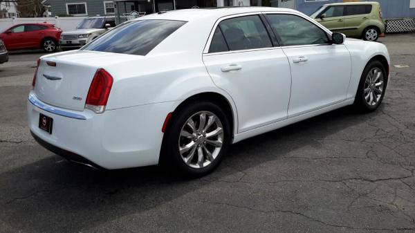 2015 Chrysler 300 Limited AWD 4dr Sedan - SUPER CLEAN! WELL for sale in Wakefield, MA – photo 6