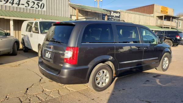 2011 CHRYSLER TOWN & COUNTRY - - by dealer - vehicle for sale in Lawton, IA – photo 3