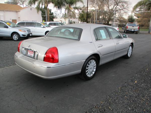 2005 LINCOLN TOWN CAR - - by dealer - vehicle for sale in Gridley, CA – photo 3