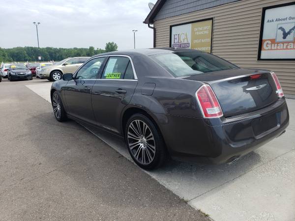 Nice!!2013 Chrysler 300 4dr Sdn 300S RWD for sale in Chesaning, MI – photo 3