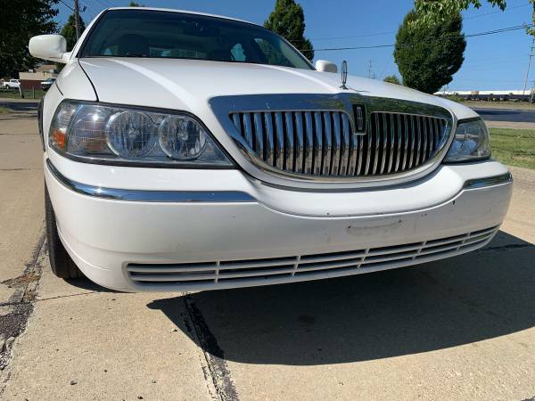 2006 LINCOLN TOWN CAR***$699 DOWN PAYMENT***FRESH START FINANCING**** for sale in EUCLID, OH – photo 3