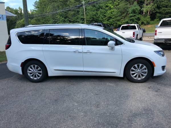 2018 Chrysler Pacifica Touring-L mini-van White for sale in Pittsboro, NC – photo 2