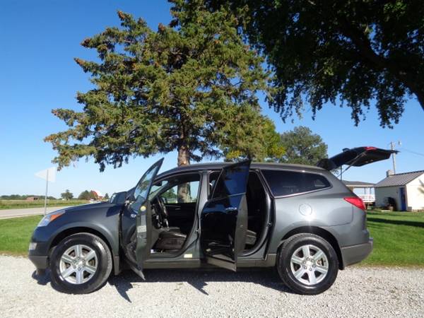 2010 Chevy Traverse LT - FWD - 4 Dr - Gray - 141k - SUPER NICE! for sale in Iowa City, IA – photo 7