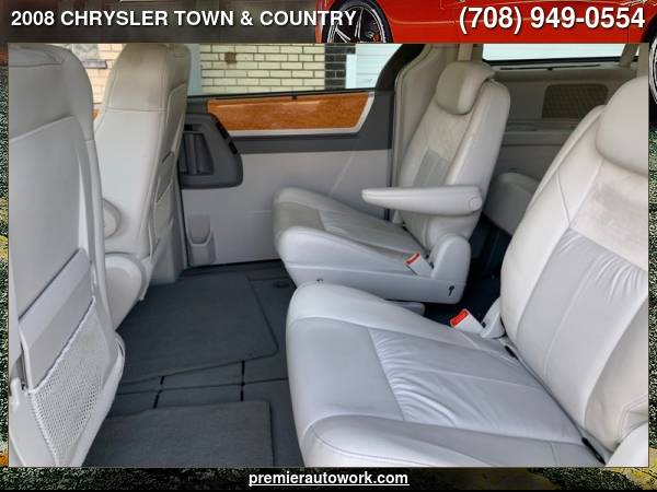 2008 CHRYSLER TOWN & COUNTRY LIMITED - - by dealer for sale in Alsip, IL – photo 15