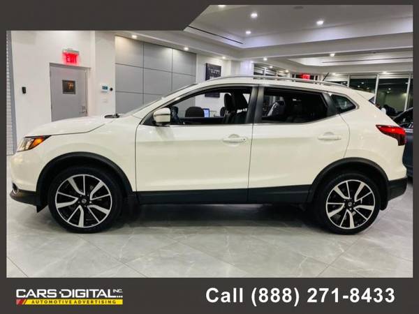 2017 Nissan Rogue Sport AWD SL Hatchback - cars & trucks - by dealer... for sale in Franklin Square, NY – photo 3