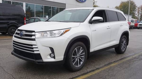 2019 Toyota Highlander Hybrid XLE - cars & trucks - by dealer -... for sale in Milford, OH – photo 2