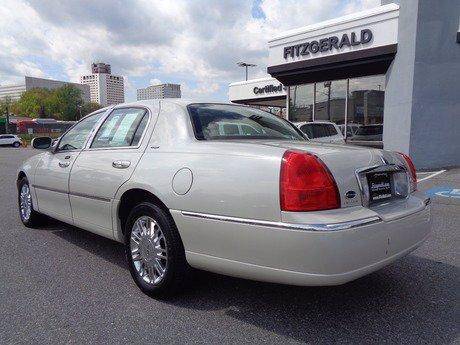 2006 Lincoln Town Car Designer Series - - by dealer for sale in Rockville, District Of Columbia – photo 3