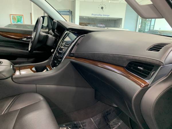2020 Cadillac Escalade Luxury - - by dealer - vehicle for sale in Springfield, IL – photo 18