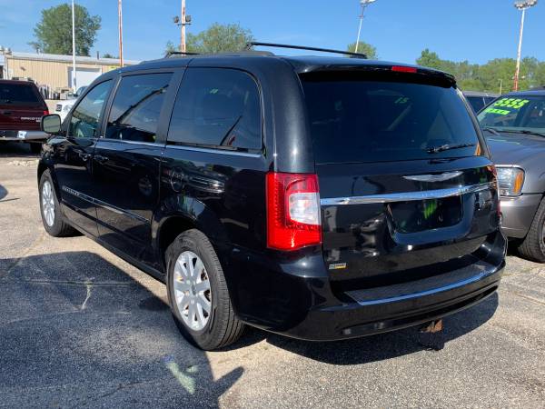2014 Chrysler Town and Country Touring Edition, WARRANTY/FINANCE AVAIL for sale in Kenosha, WI – photo 6