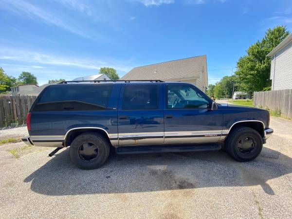 1999 GMC Suburban 1500 - cars & trucks - by owner - vehicle... for sale in Chardon, OH – photo 7