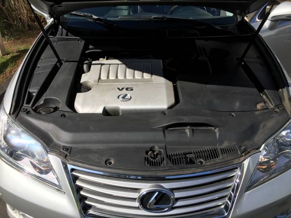 2012 Lexus ES 350 low miles 1 OWNER always garaged for sale in West Hartford, CT – photo 11
