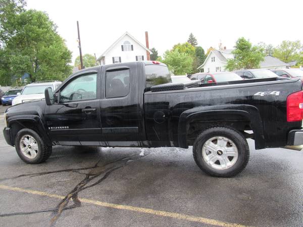 2008 chevy silverado lt 4x4 extended cab drives good for sale in Johnson City, NY – photo 2