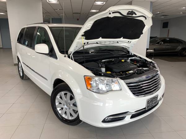 2013 Chrysler Town and Country Touring - - by dealer for sale in Springfield, IL – photo 19