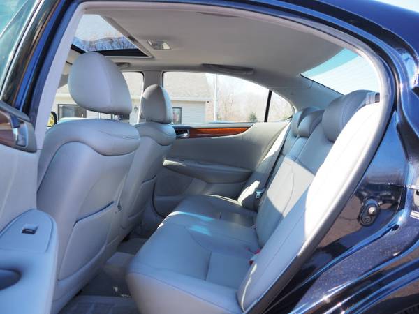 2005 Lexus ES 330 Base - - by dealer - vehicle for sale in Inver Grove Heights, MN – photo 11